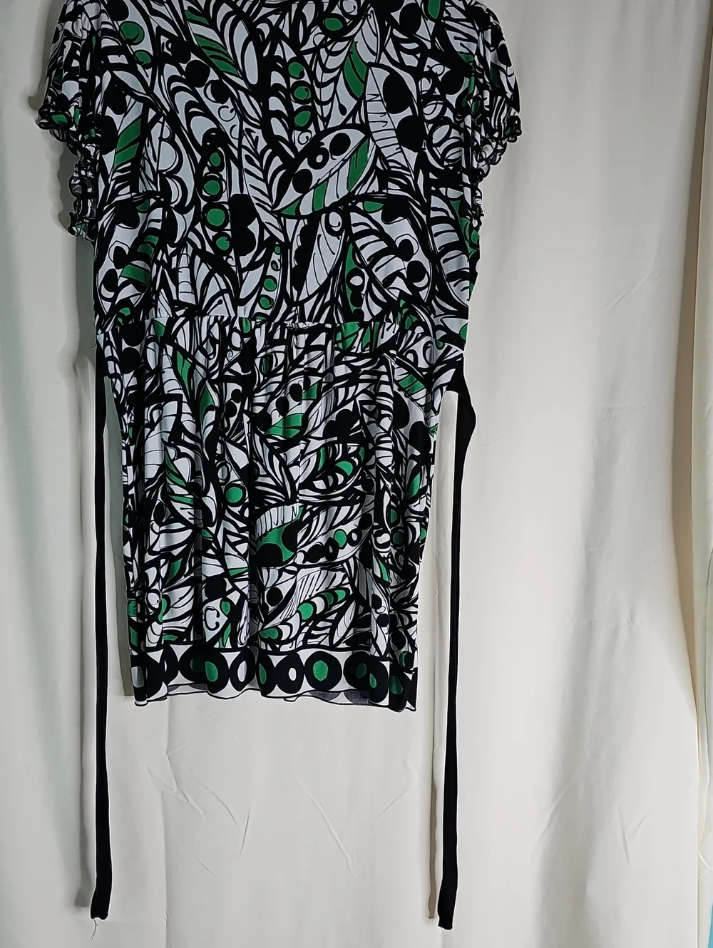 New Directions Black, White & Green V-Neck Print Top - Picture 5 of 7